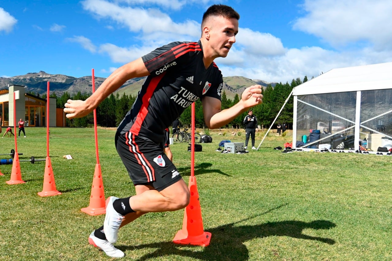 Palavecino podría ingresa en lugar del uruguayo De la Cruz.