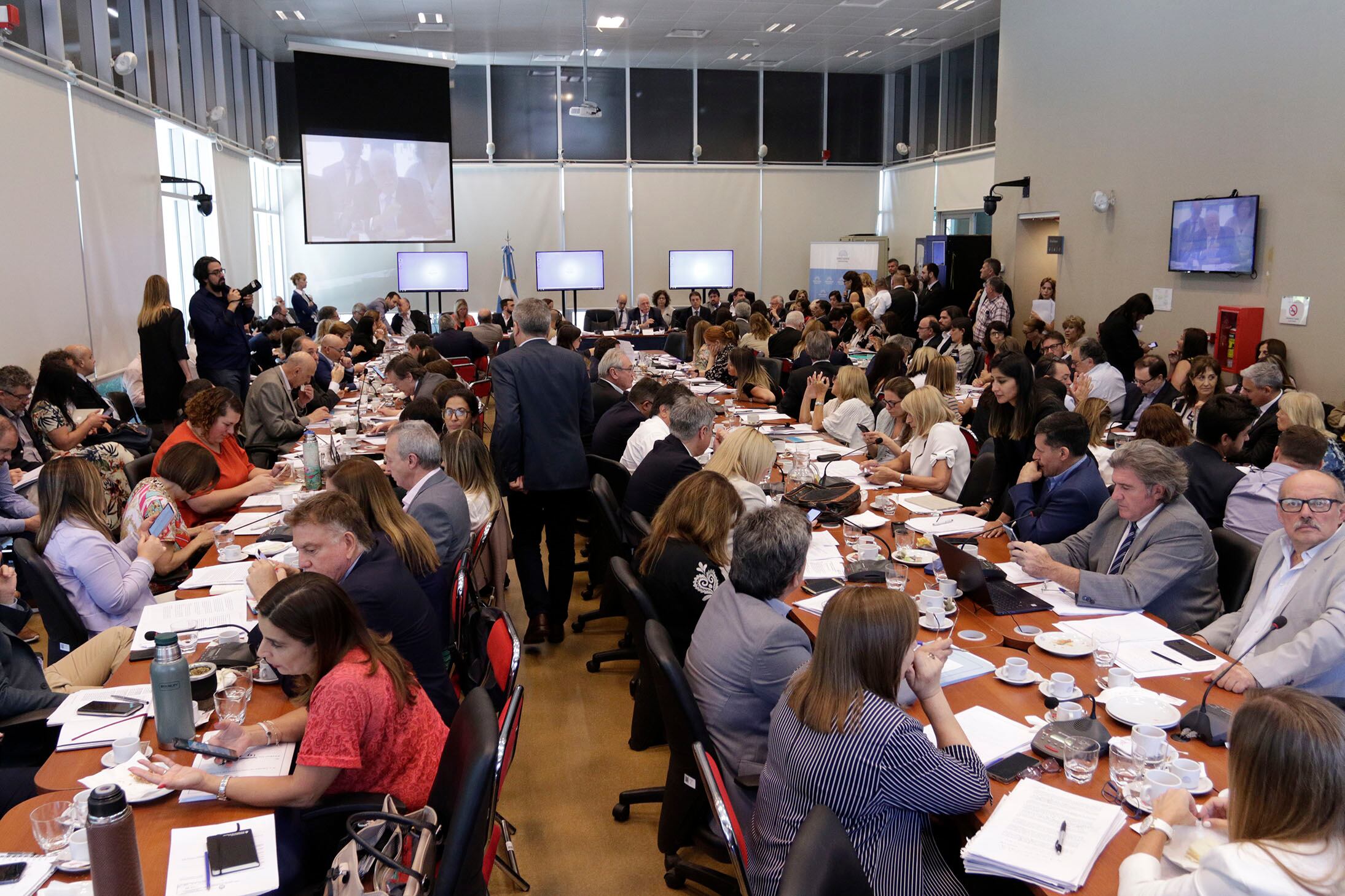 Transcurrió un día de arduas negociaciones en el Congreso.
