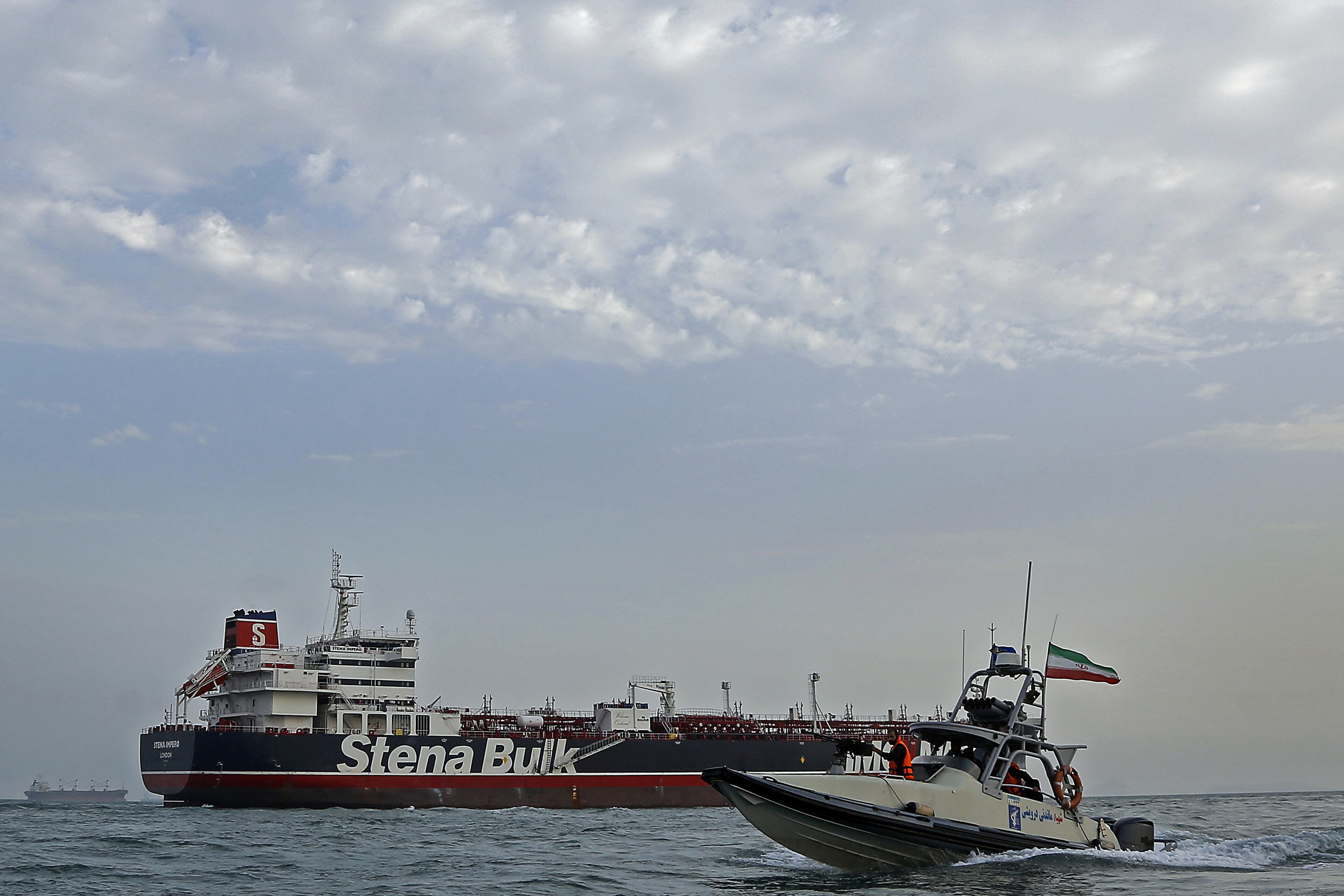 La Guardia Revolucionaria iraní capturó el buque petrolero británico Stena Impero.