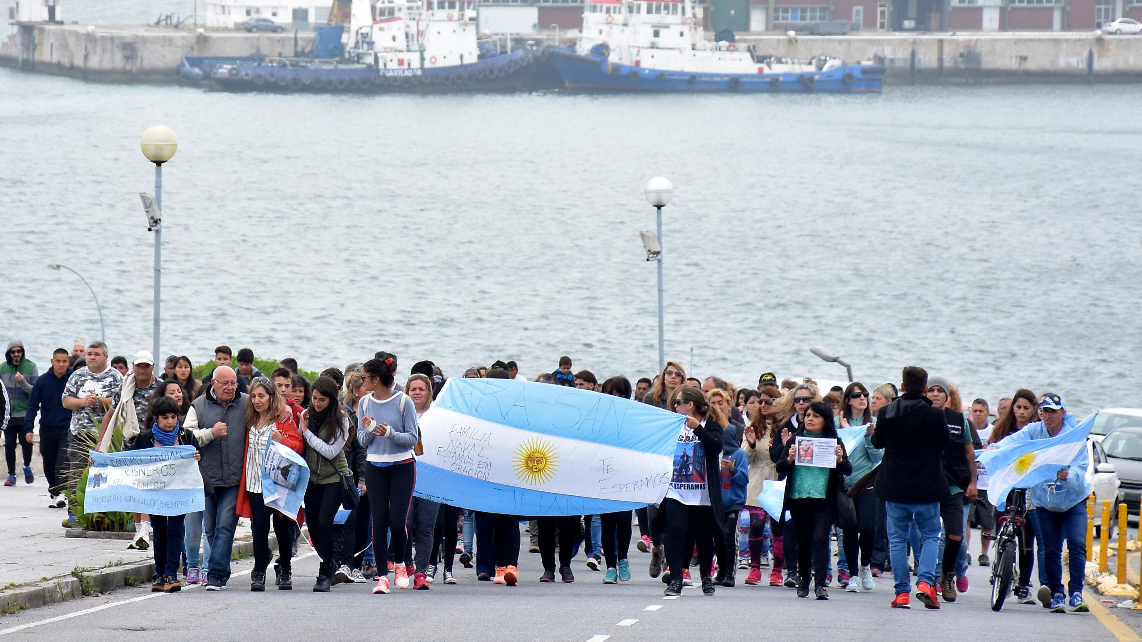 Reclamo en Mar del Plata de los familiares de las víctimas al cumplirse un año del hundimiento.