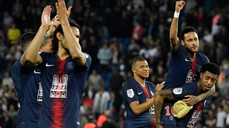 Neymar volvió a jugar y festejó otro título con el PSG.