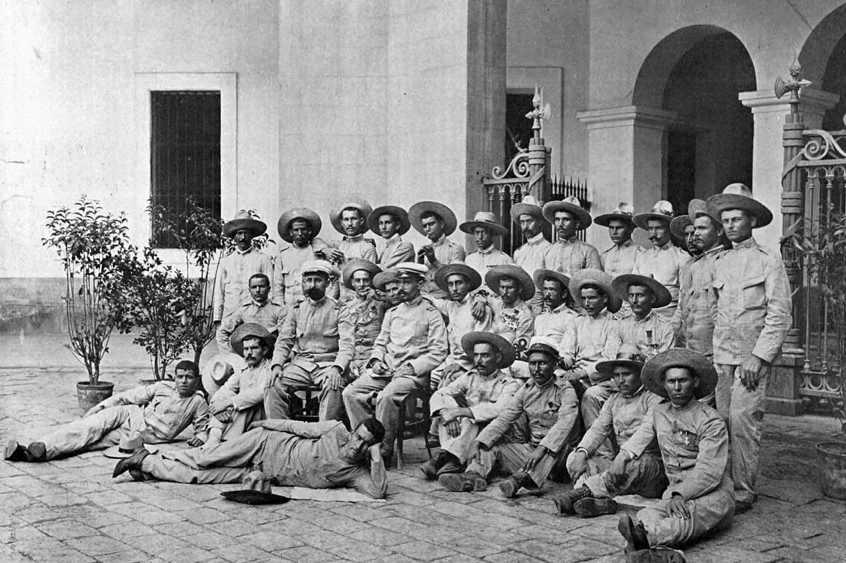 Los soldados de Baler, en Barcelona, en septiembre de 1899, tras su regreso de Filipinas.