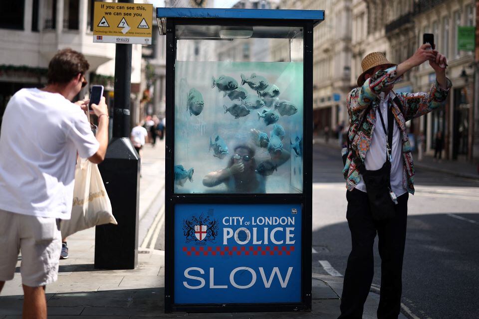 Intervino una garita policial recreando una gran pecera.