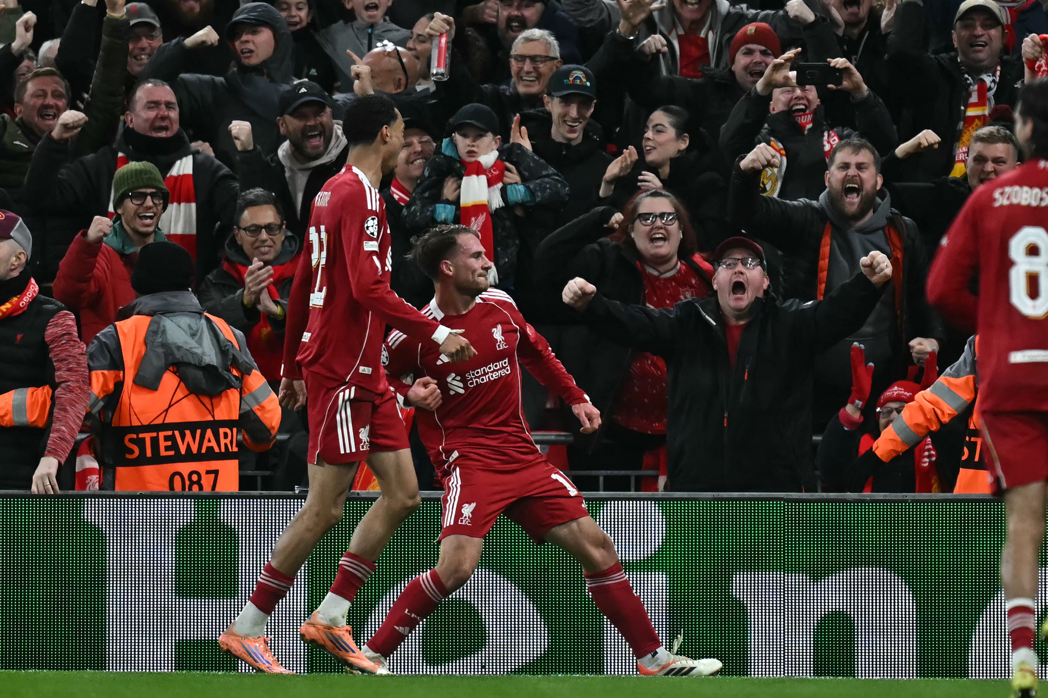 Enérgico festejo de Mac Allister para el triunfazo de los Reds ante el Madrid