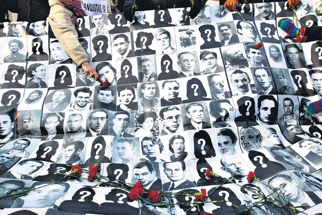 Los familiares de desaparecidos durante el franquismo mantienen su lucha pese a la falta de voluntad política del gobierno de Rajoy.