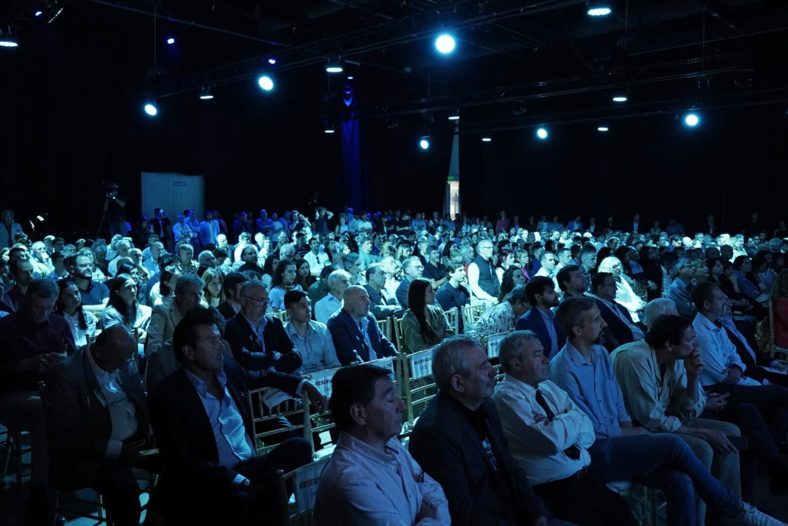 Los asistentes a la convención escucharon el crudo informe de situación