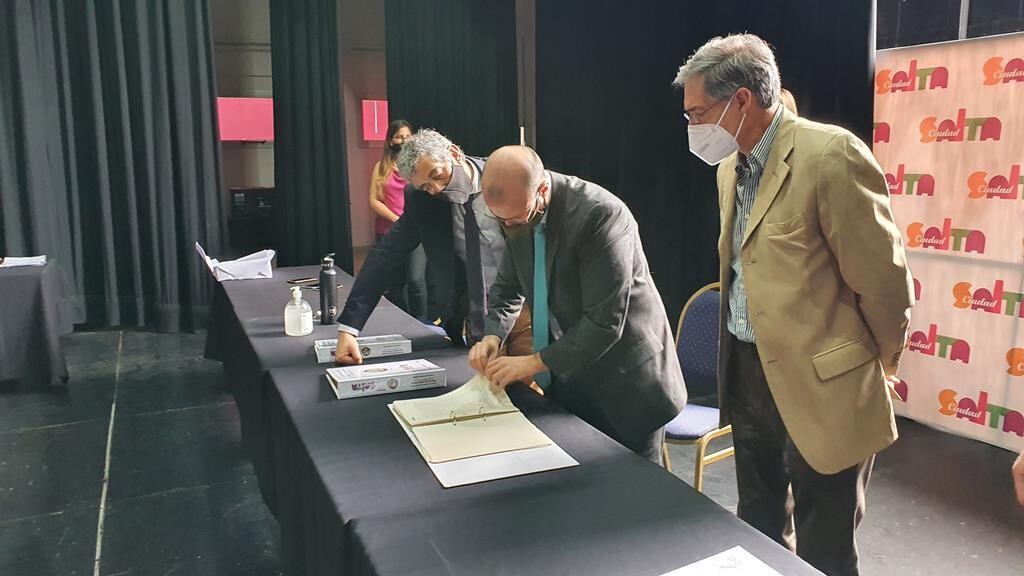 Nallar y Racedo Aragón en el acto de apertura de sobres