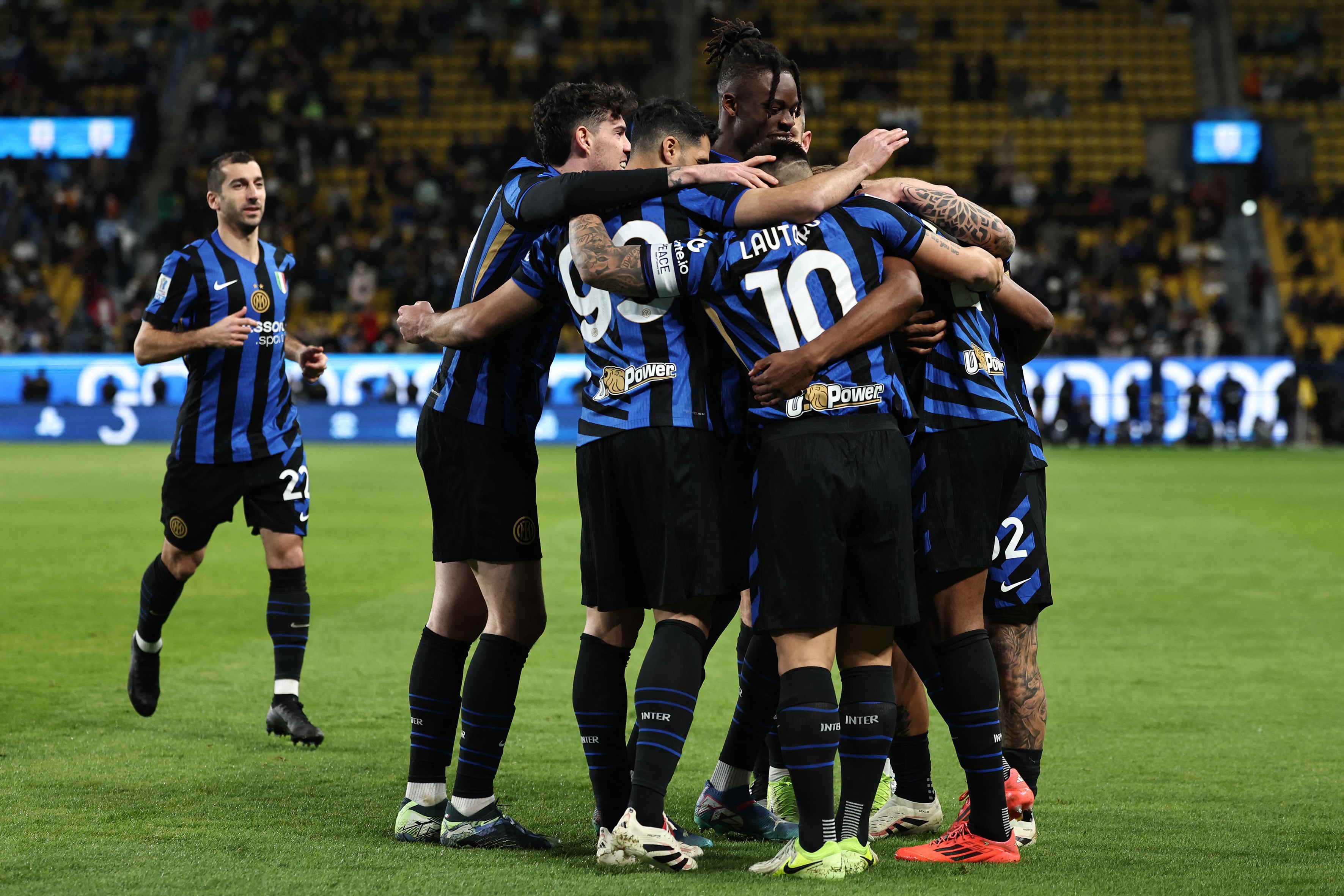 Todo Inter celebra con Dumfries