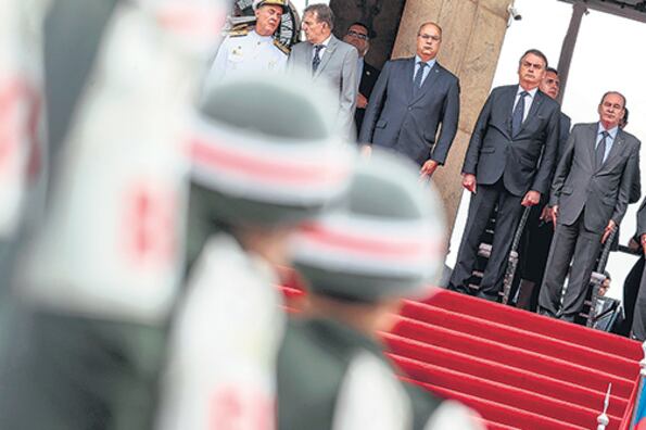 Bolsonaro, que ya había flexibilizado el régimen de tenencia de armas al principio de su mandato, eliminó más restricciones.