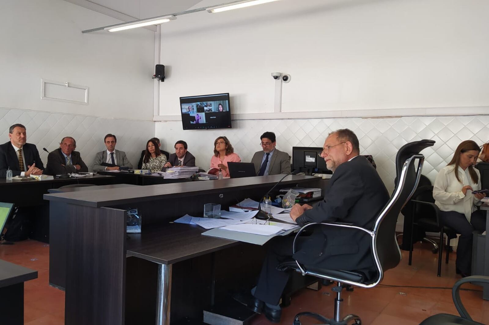 Resnick Brenner (primero de la izquierda). Enfrente, el juez Batule.