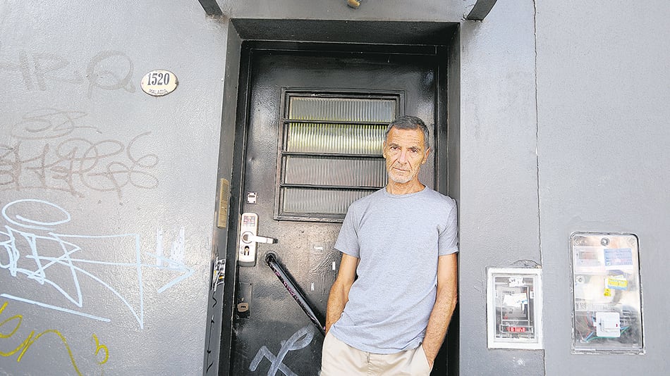 Garzón también está muy activo en teatro, donde tiene dos obras en cartel.