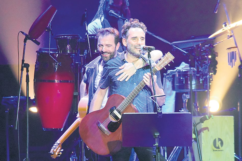 Johansen y Drexler, viejos amigos de la vida y la música, en uno de los pasajes cumbres de la velada.