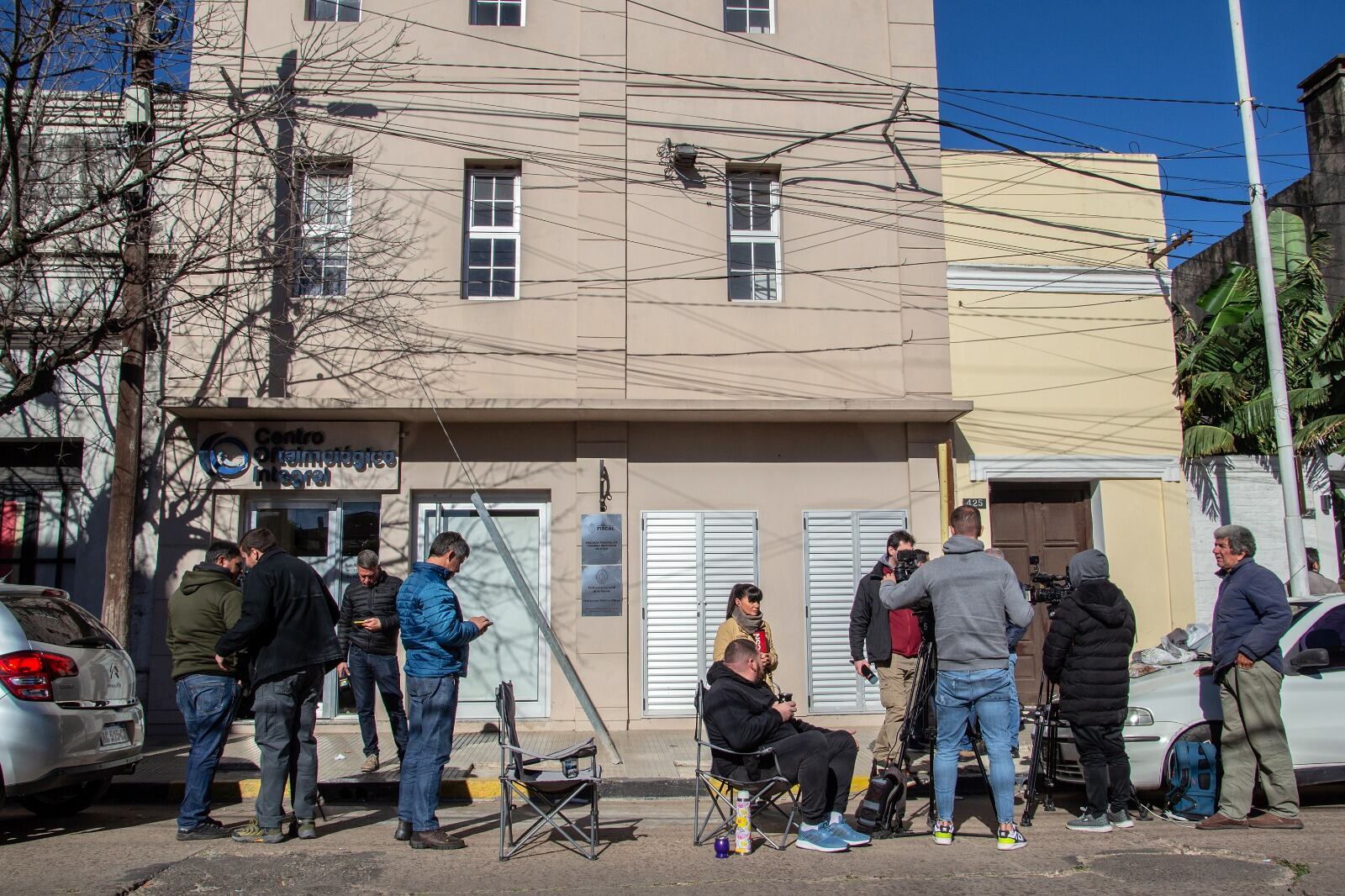 Medios de prensa apostados 24 horas en la comisaría de Goya