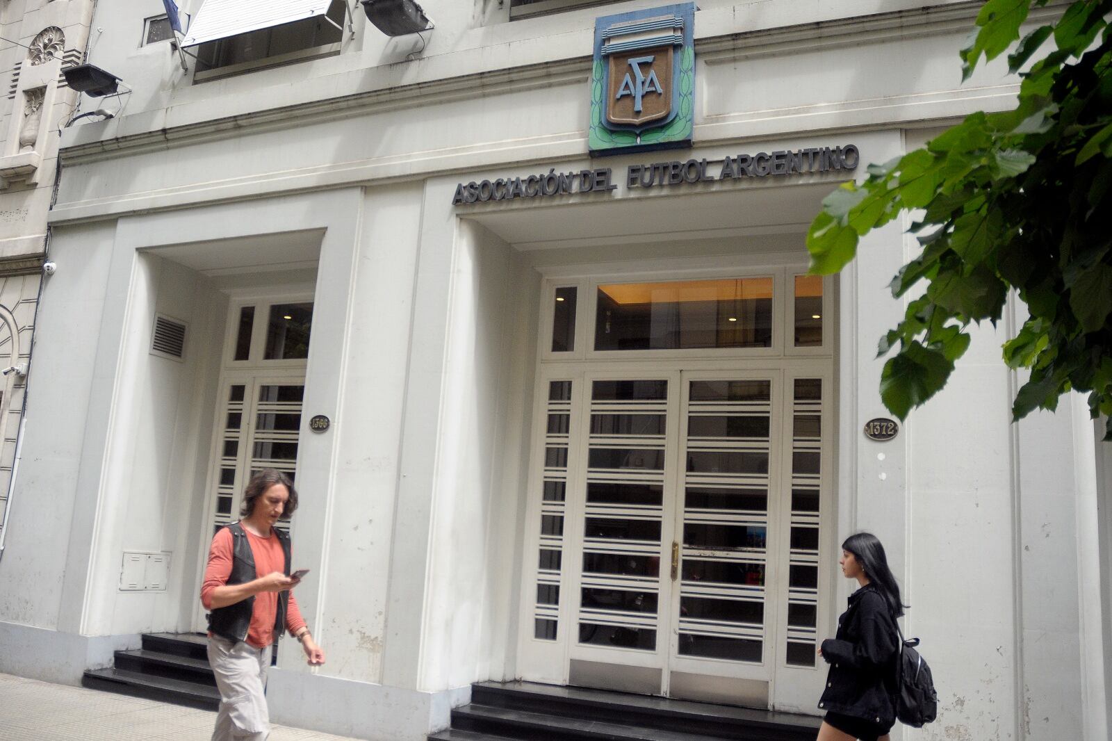 La AFA y el fútbol argentino, blancos nuevamente de negocios privados.