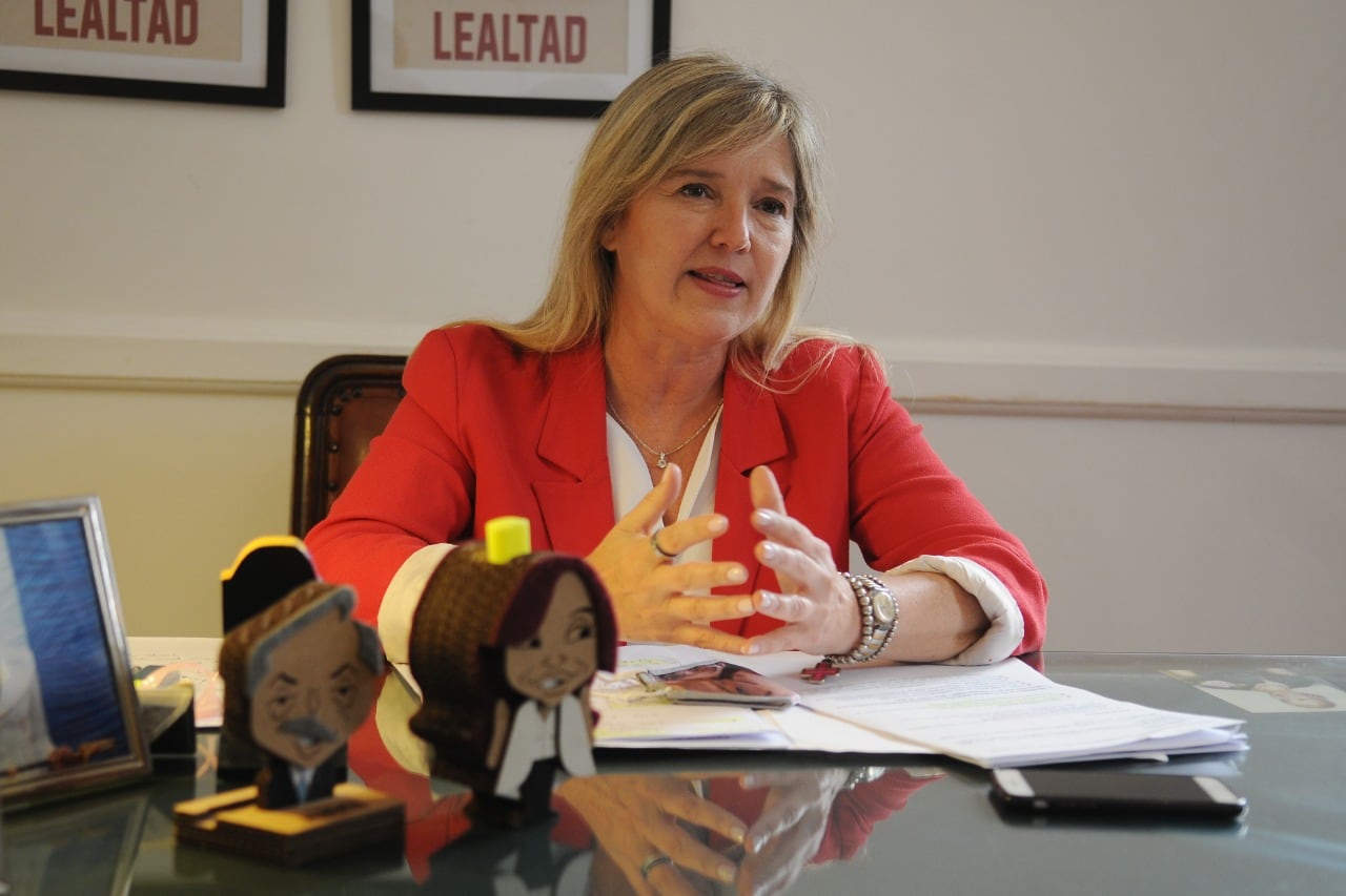 "El desafío es desendeudar a las familias y volver a crecer”, afirma Cristina Alvarez Rodríguez sobre las prioridades del gobierno bonaerense a un mes de asumir como ministra de Gobierno tras la derrota en las Paso.