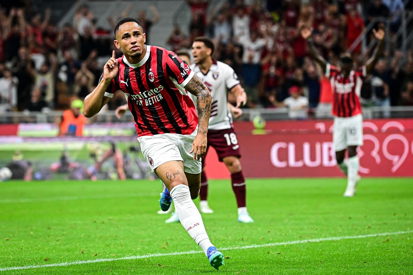 Okafor celebró el gol en tiempo de descuento