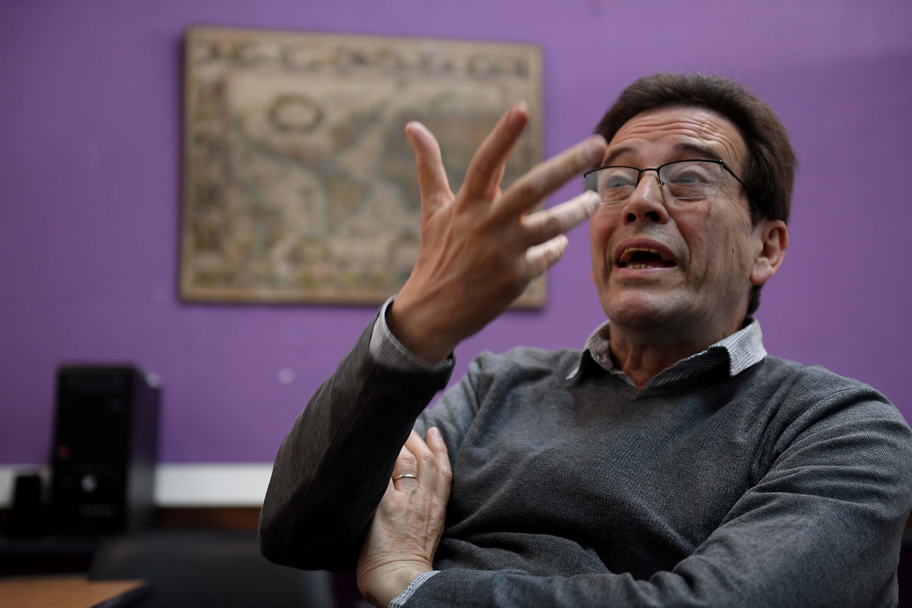 Ramal escribió la letra de "Rotos", el rap que musicaliza su propio spot de campaña.