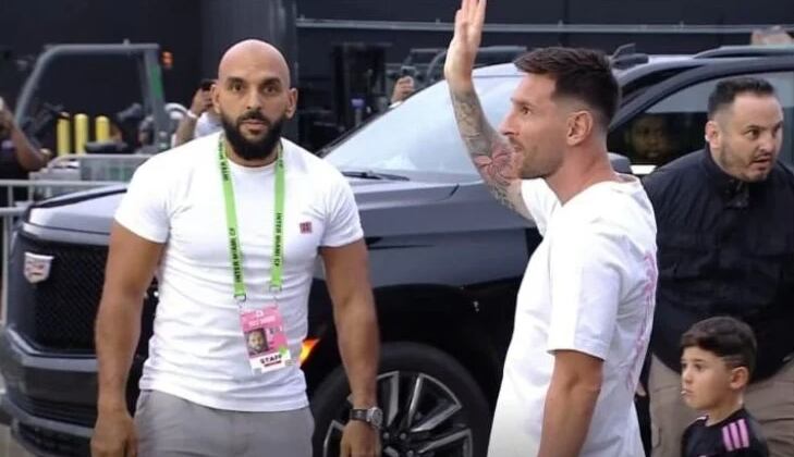 Yassine Cheuko y Matías Zacconi, durante la presentación de Lionel Messi en el Inter Miami