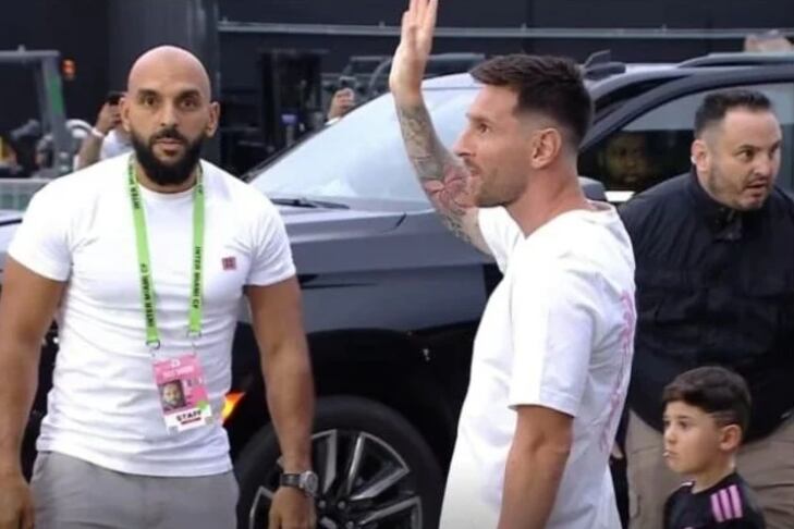 Yassine Cheuko y Matías Zacconi, durante la presentación de Lionel Messi en el Inter Miami