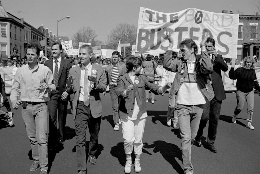 El film registra la protesta de la Universidad Gallaudet, que logró un cambio radical en la manera de comprender la enseñanza para personas sordas.
