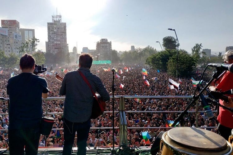 Una imagen del concierto multitudinario de ayer en Santiago.