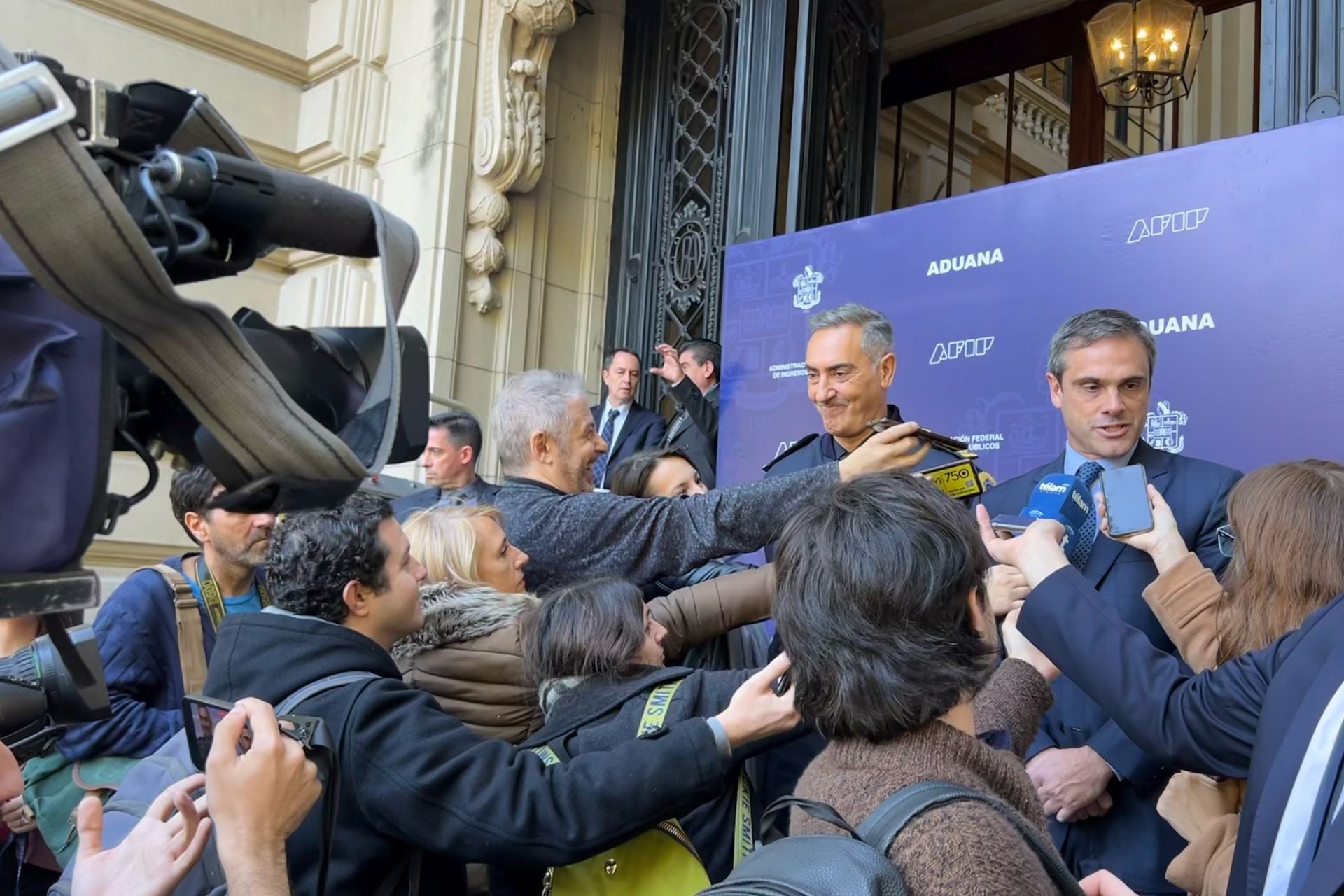 Carlos Ñamandú, comisario a cargo de delitos federales de la PFA y Guillermo Michel, director general de Aduanas