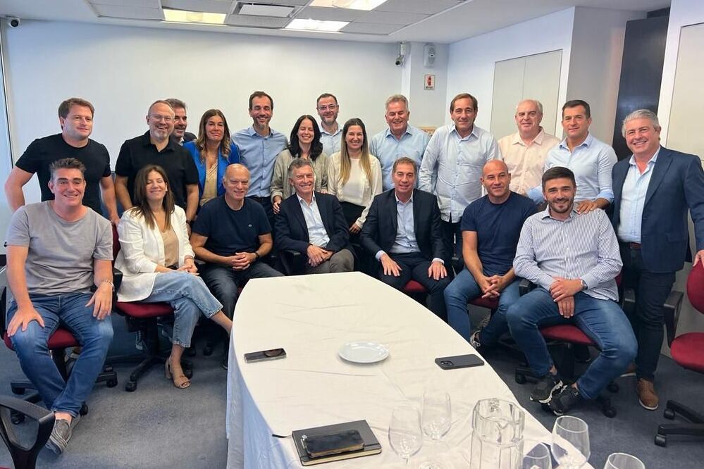 Mauricio Macri se metió de lleno en la interna y recibió a los dirigentes bonaerenses en sus oficinas de Olivos.