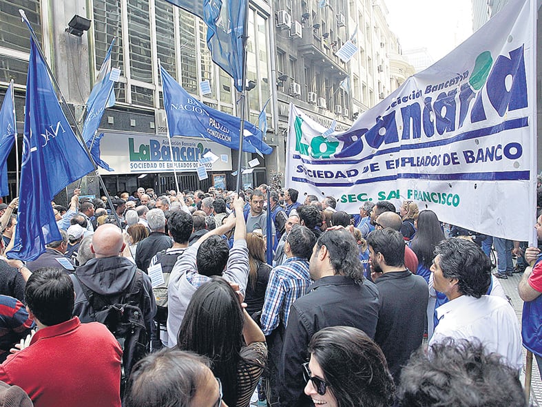 Los trabajadores bancarios concurrirán el viernes a sus lugares de trabajo y luego se movilizarán en forma coordinada.