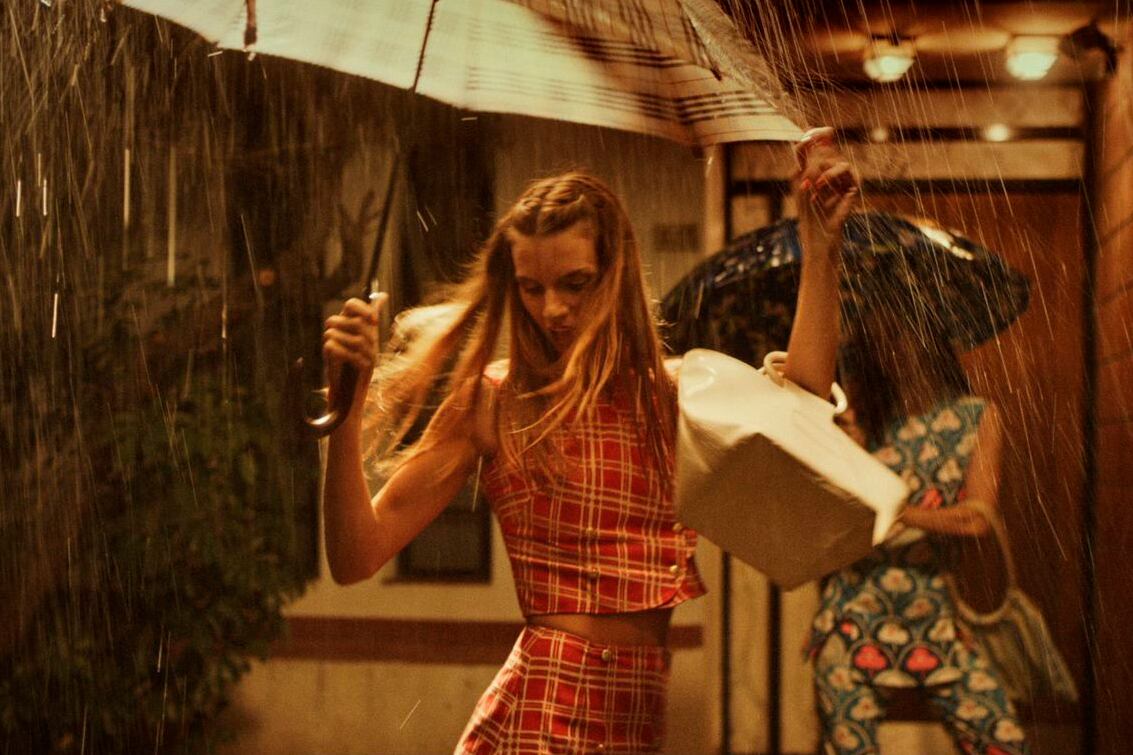 El tercer segmento se propone resucitar el estilo musical de "Los paraguas de Cherburgo". 