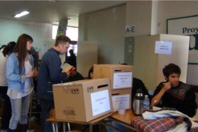 Los estudiantes votaron las nuevas conducciones de los centros estudiantiles.