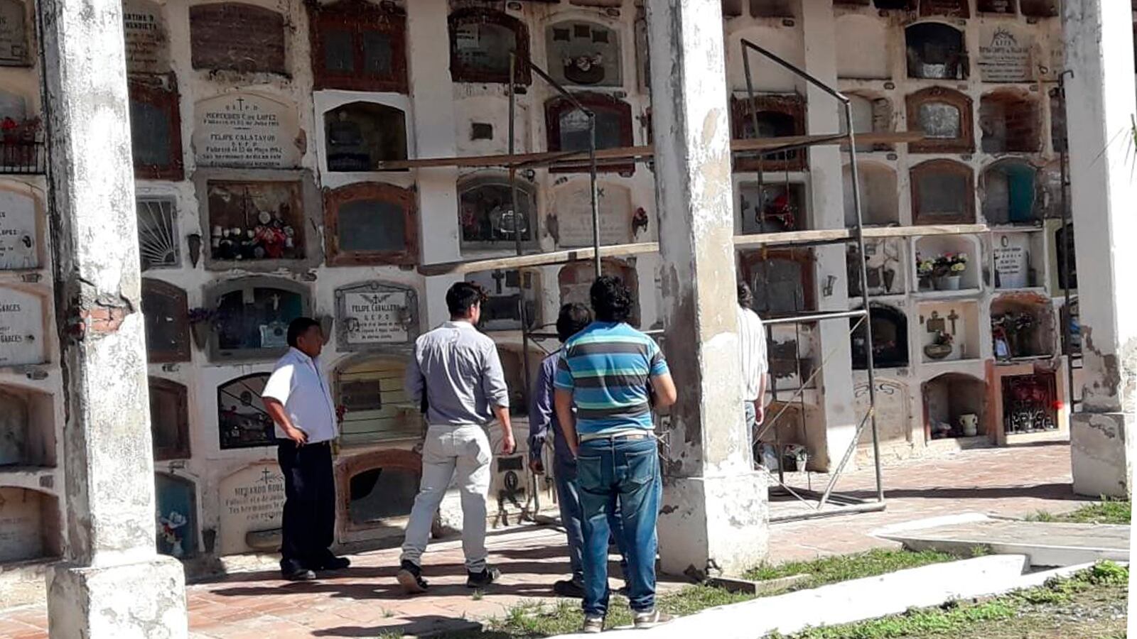 Inspección de Trabajo en el Cementerio de la Santa Cruz