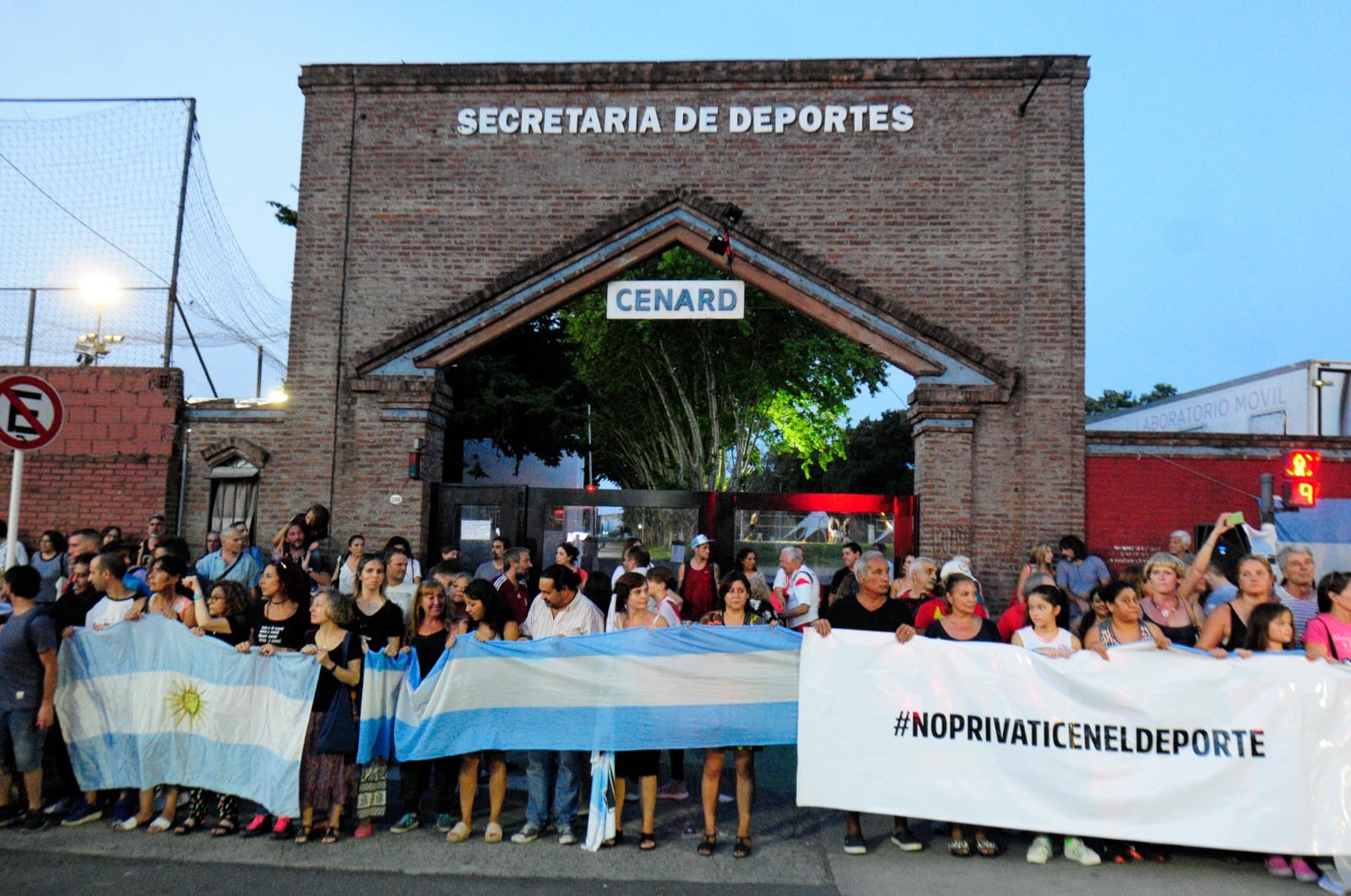 El deporte se unió cuando intentaron cerrar el Cenard