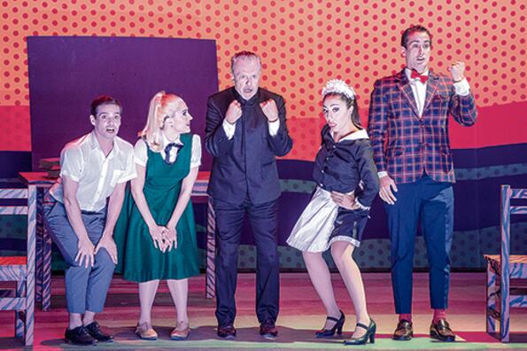 Candide resulta una obra tan problemática en su definición como eficaz en su construcción.