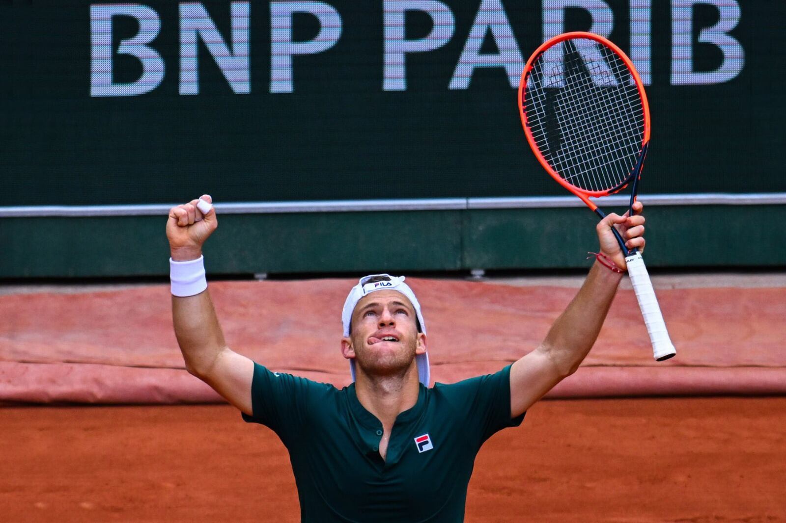 Diego Schwartzman tuvo un contundente debut en el polvo de ladrillo francés.