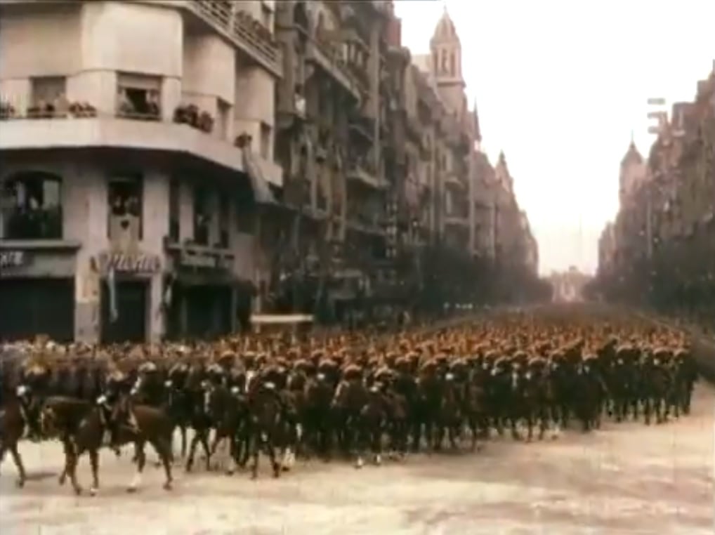 El cortejo fúnebre de Evita, filmado en colores por los técnicos de la Fox. 