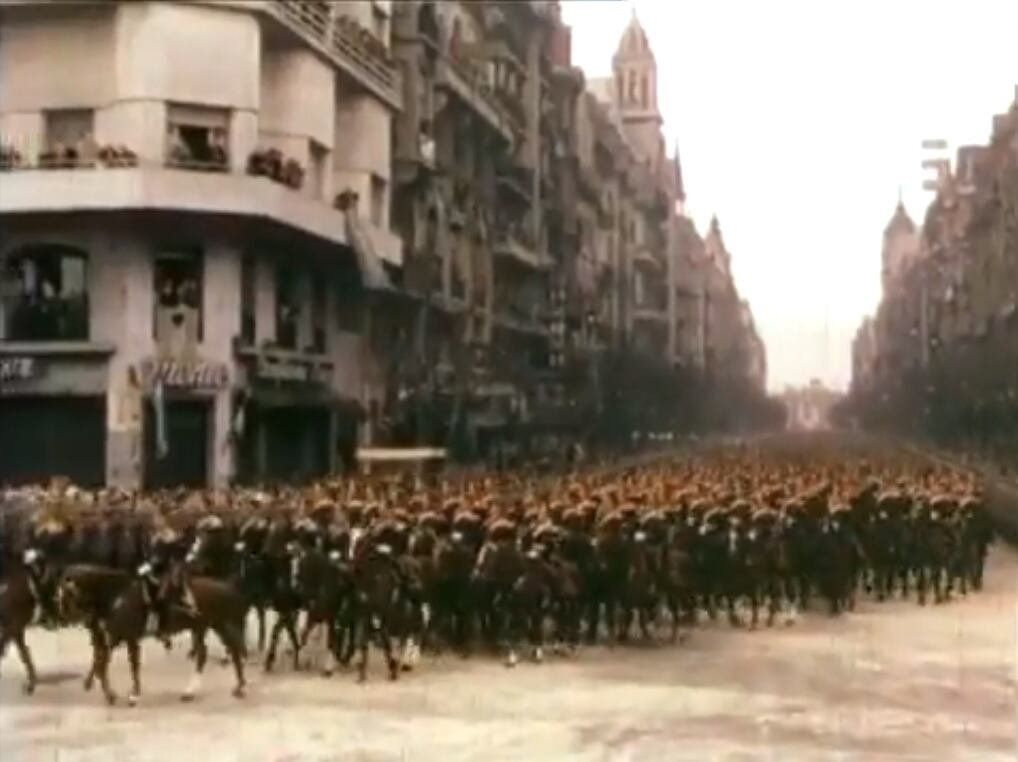 El cortejo fúnebre de Evita, filmado en colores por los técnicos de la Fox.