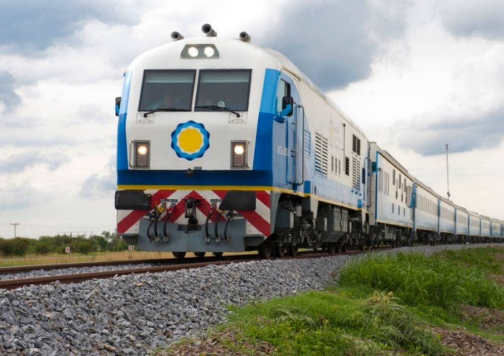 Los servicios a bordo de los trenes de larga distancia se diferencian en pullman y primera. 