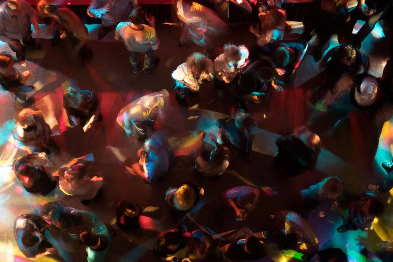 La noche de la Feliz se llenó de fiestas pese a la prohibición. 