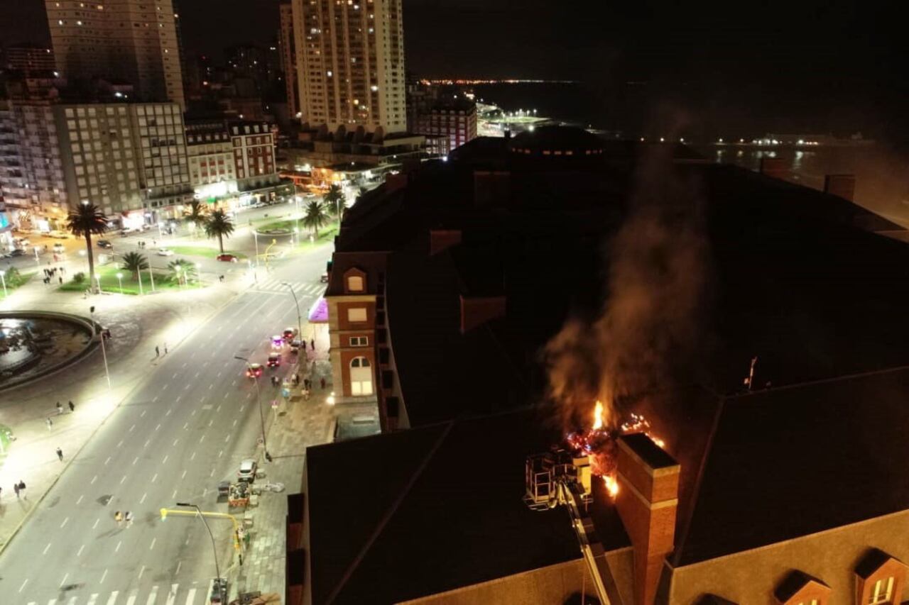 Se incendió parte del techo del Teatro Auditorium en Mar del Plata.