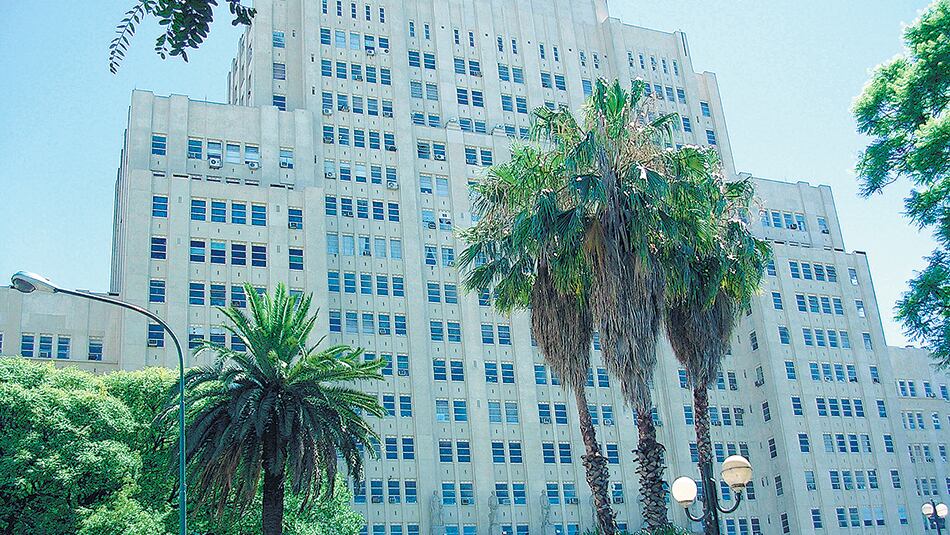 Agrupaciones de estudiantes piden la revisión de los planes de estudio.