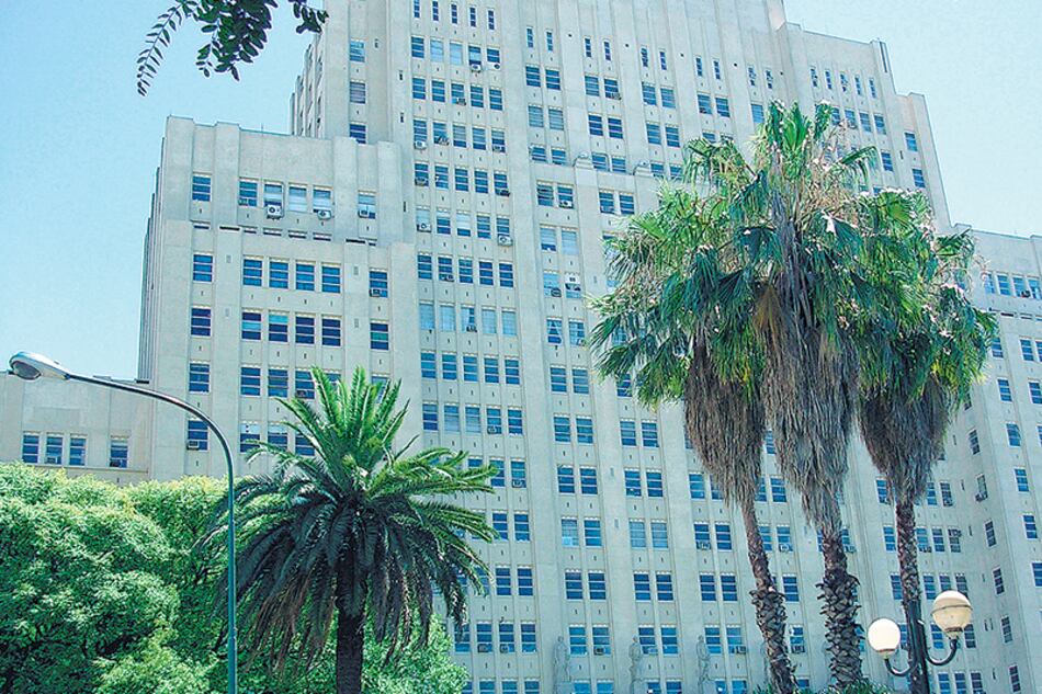 Agrupaciones de estudiantes piden la revisión de los planes de estudio.