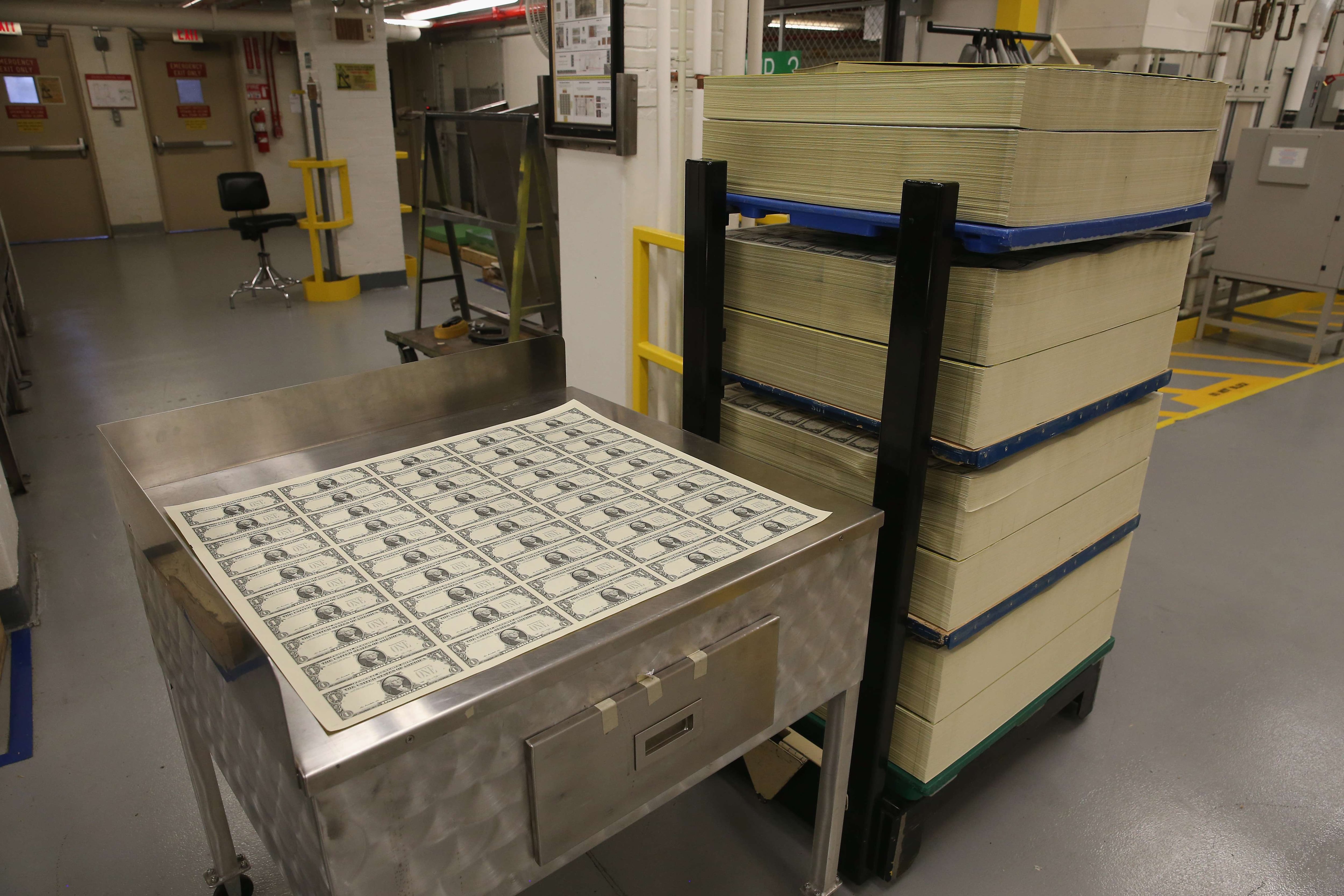 La pandemia aceleró y profundizó la tendencia de la economía de Estados Unidoa: intensa emisión de dólares y deudas crecientes.