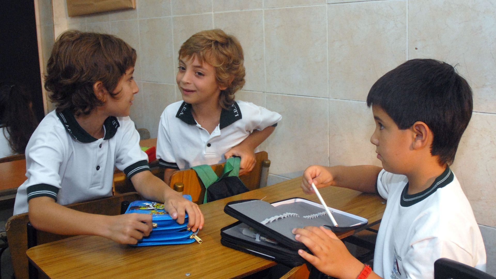 Diferencias entre vouchers educativos y ayuda cuota escolar