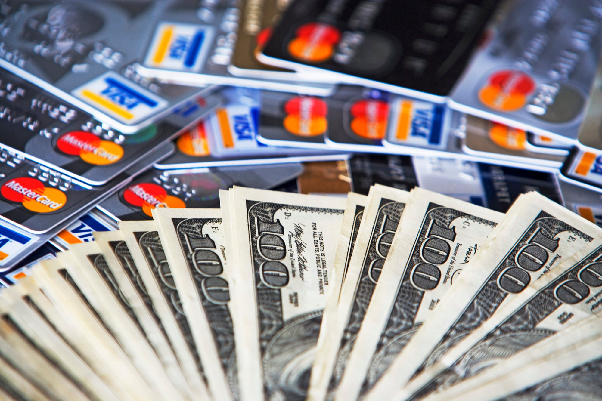 El Impuesto PAIS sSe calculará sobre el importe en pesos de los consumos en dólares al tipo de cambio del día previo al cierre del resumen.