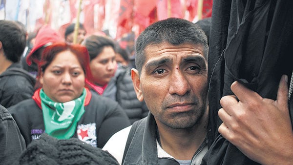 Decenas de miles de personas llegaron hasta la Plaza de Mayo para reclamar pan y trabajo.