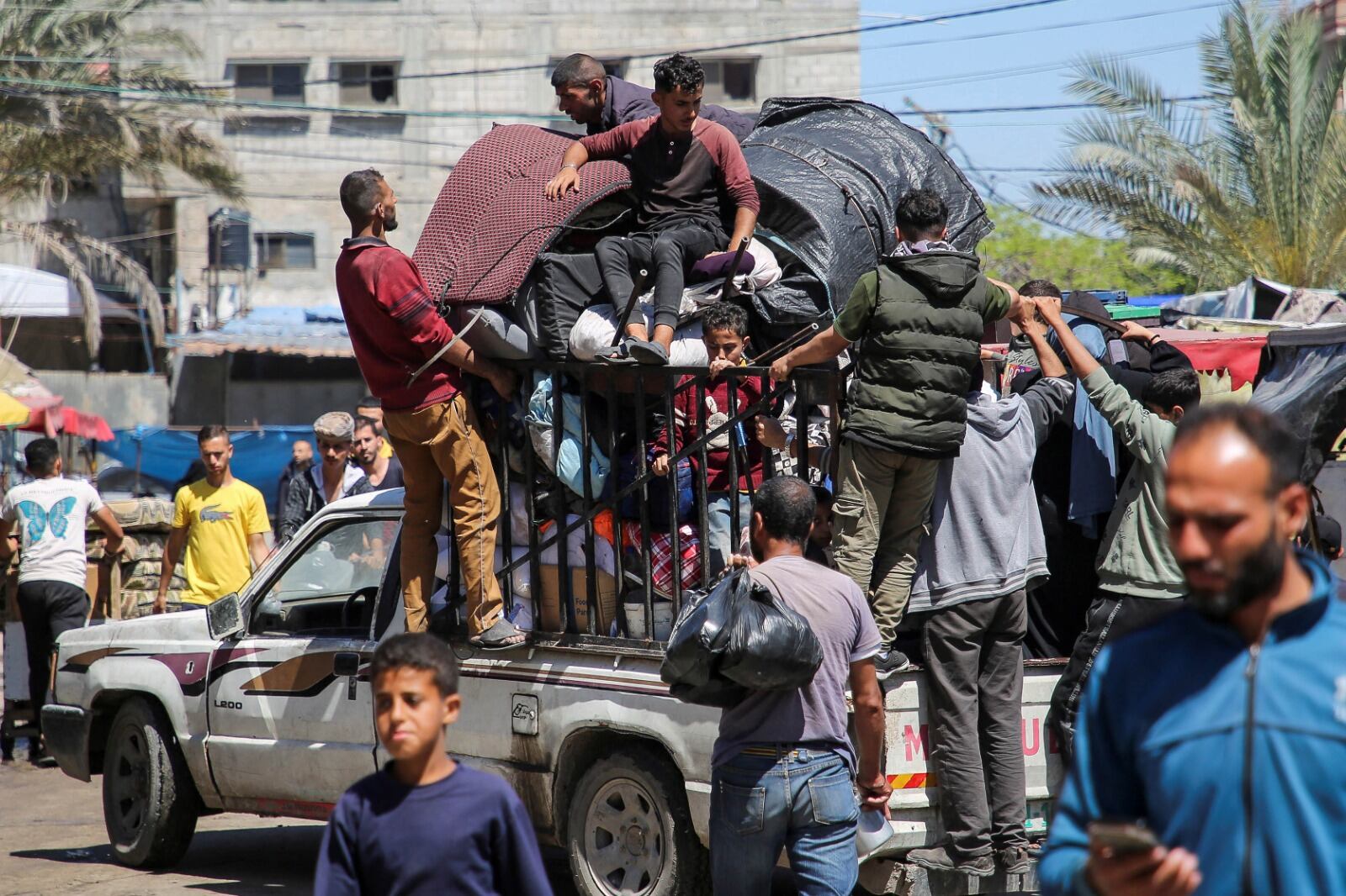 El éxodo de la población palestina de Rafah, al sur de Gaza.