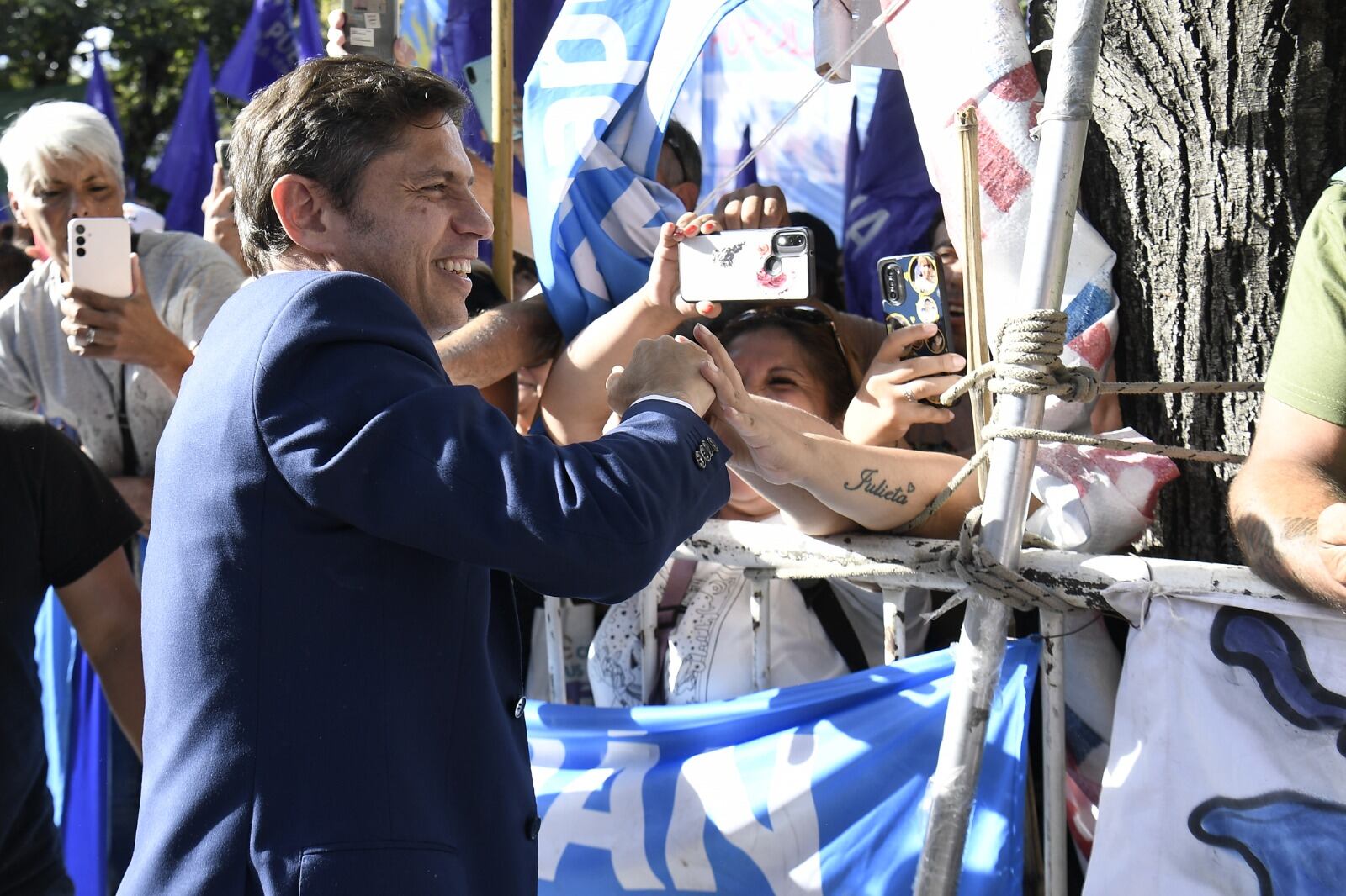 Kicillof se acercó a saludar al finalizar el discurso. 