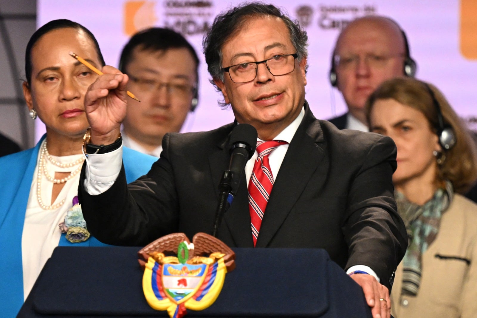 El gobierno de Petro inicia un nuevo proceso de paz con un grupo armado.