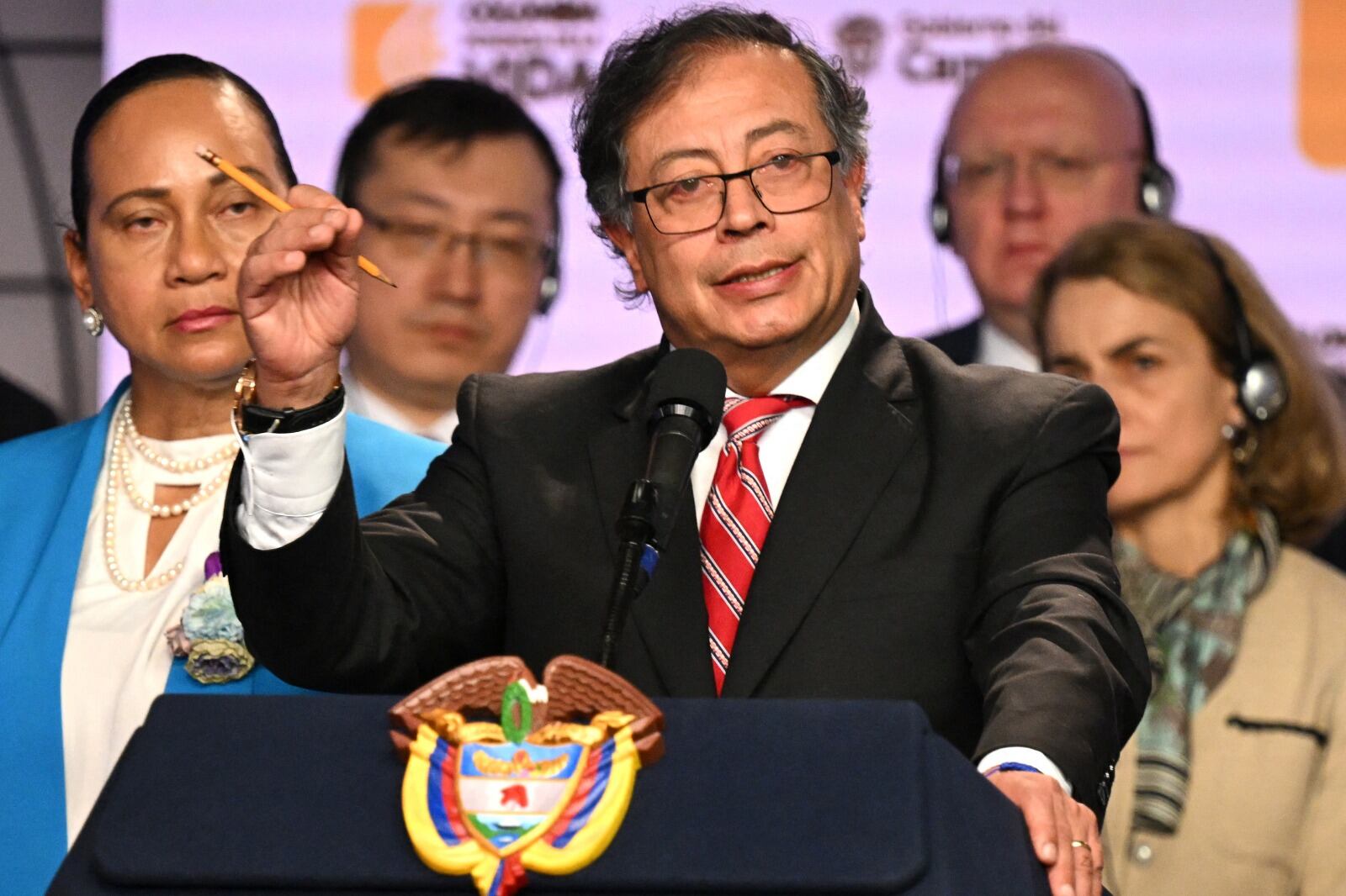 El gobierno de Petro inicia un nuevo proceso de paz con un grupo armado.