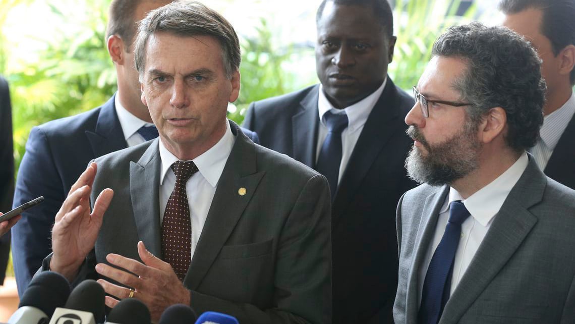 Jair Bolsonaro y su canciller Ernesto Araújo.
